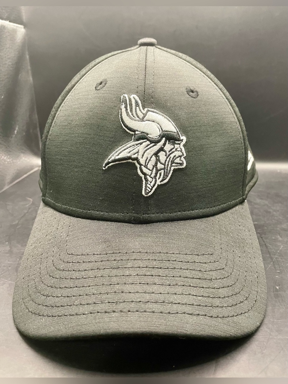New Era 39THIRTY Cap Small/Medium Fitted Black Minnesota Vikings VGC